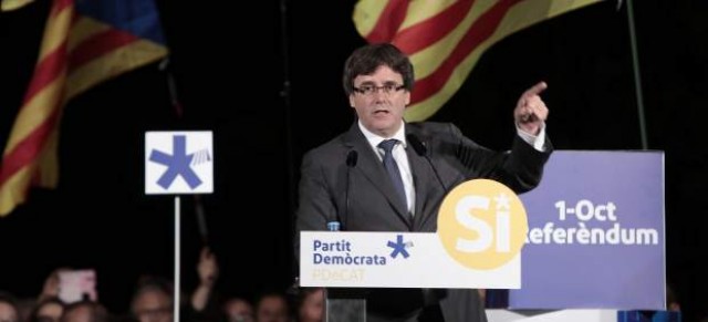 Puigdemont destaca las colas por votar frente a la 