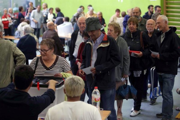 Las mesas electorales que operan con normalidad alcanzan el 73%, según el Gobierno catalán
