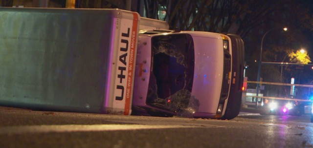 Un policía apuñalado y varios viandantes atropellados con un camión en Canadá