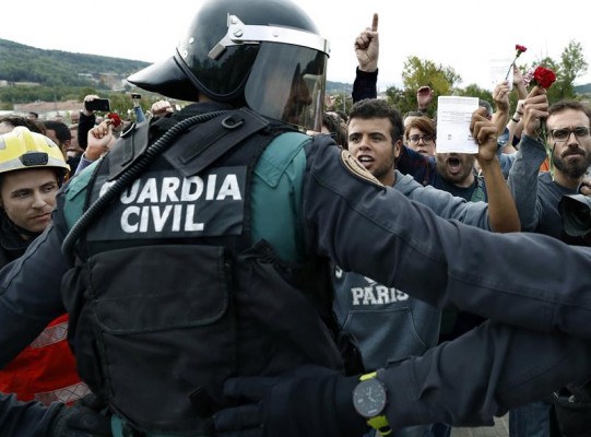 El Gobierno catalán contabiliza 337 heridos y señala a Rajoy como único responsable

