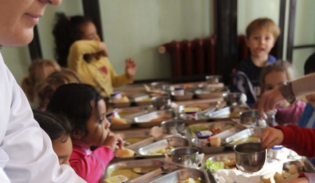 Las becas comedor de València ascienden a 1,16 millones de euros y beneficiarán a 1.110 niños