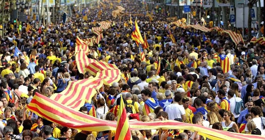Manifestación independentista en una Diada del 11 de septiembre en Cataluña. Foto: EFE - 