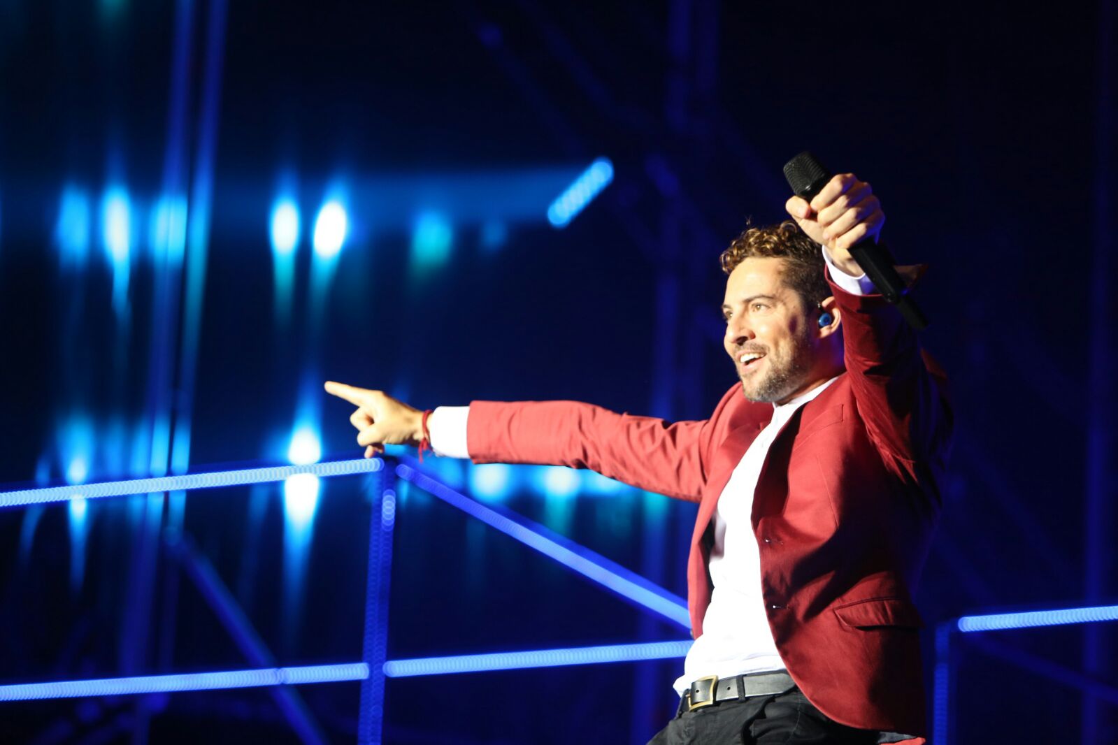 Bisbal encandila a sus fans en Gandia
