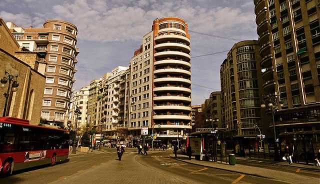València limita el acceso al centro a los vehículos privados de manera temporal