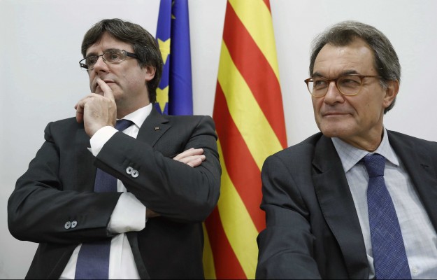 Puigdemont pide una mediación internacional y la retirada de la Policía Nacional y la Guardia Civil