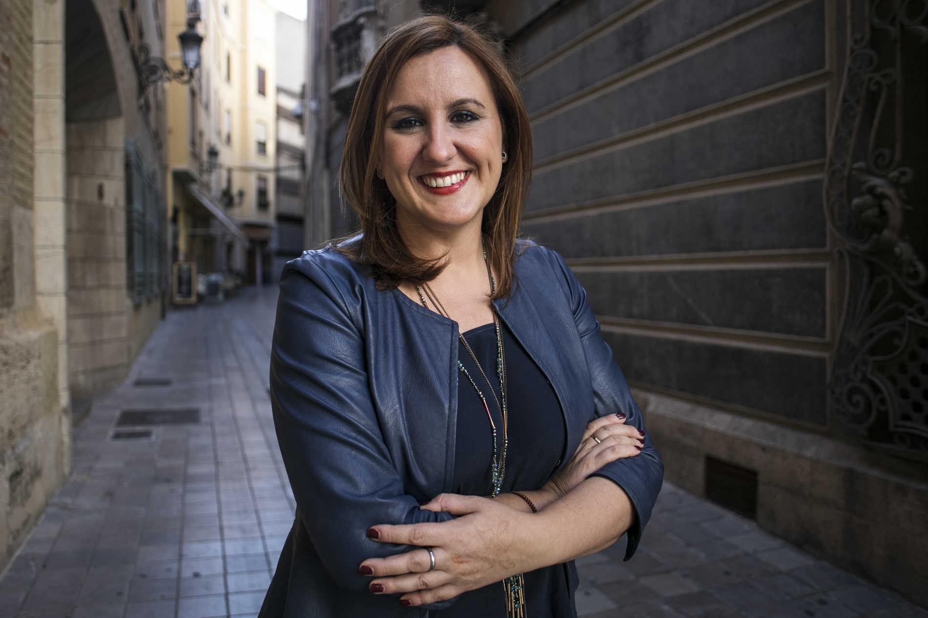 María José Catalá, portavoz adjunta del PP en Les Corts, posa antes de la entrevista. Foto: EVA MÁÑEZ - 