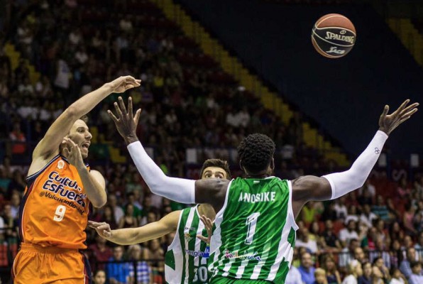 El Valencia Basket se estrena en la Fonteta ante Monbús Obradoiro