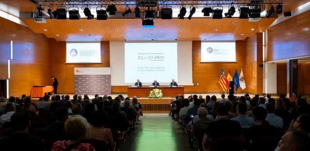 COAT Valencia entrega sus distinciones conmemorativas y premios académicos (Fotos: Juanjo Cruz)