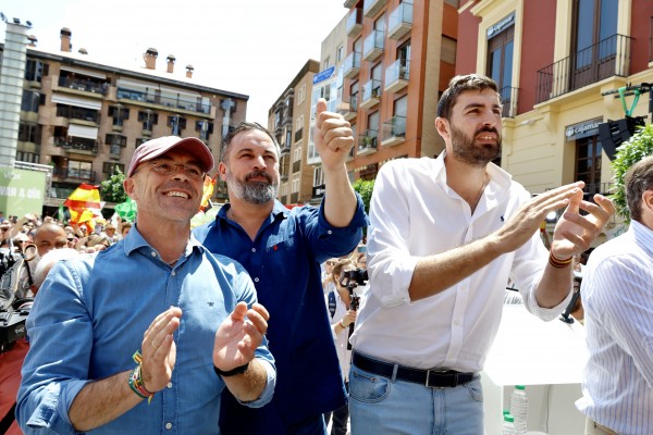 Santiago Abascal celebra en el Romea el gran acto de campaña de Vox en Murcia (Fotos: CPM IMAGEN)