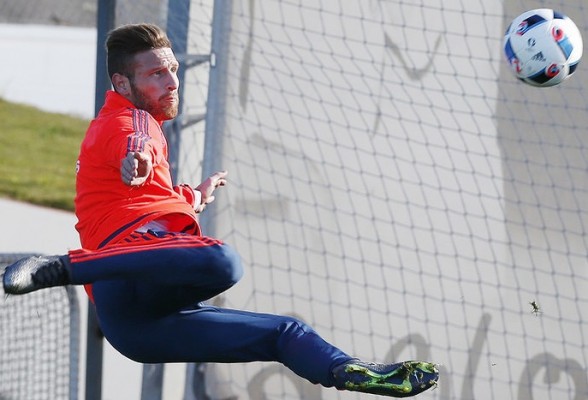 Mustafi vuelve a una lista en la que se quedan fuera por precaución Bakkali y Gayà