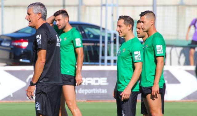Setién trabaja sin Camarasa, Boudebouz y Javi García y sin internacionales