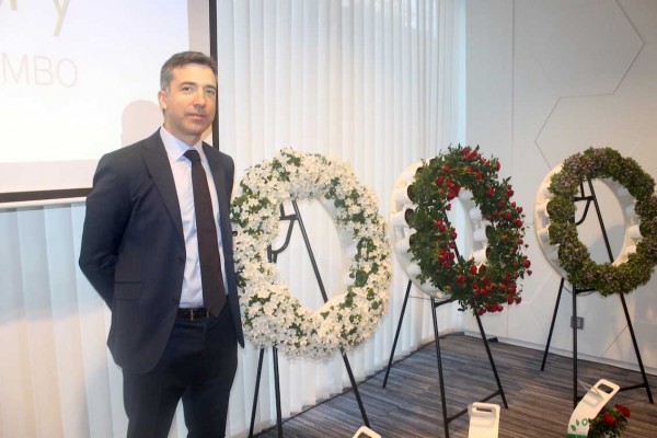 La alicantina Limbo presentará en París la primera corona de flores 'eco-friendly' del mercado