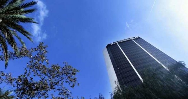 Sabadell y Caixabank se disparan un 6,16% y un 4,93% y lideran las subidas del Ibex 35

