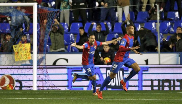 El Levante gana al Rayo y se agarra a Primera