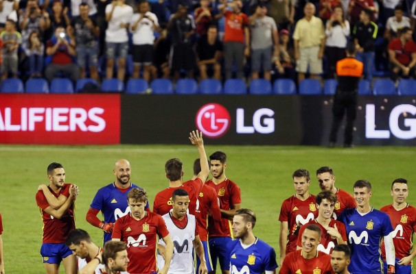 Los aplausos ganan a los pitos