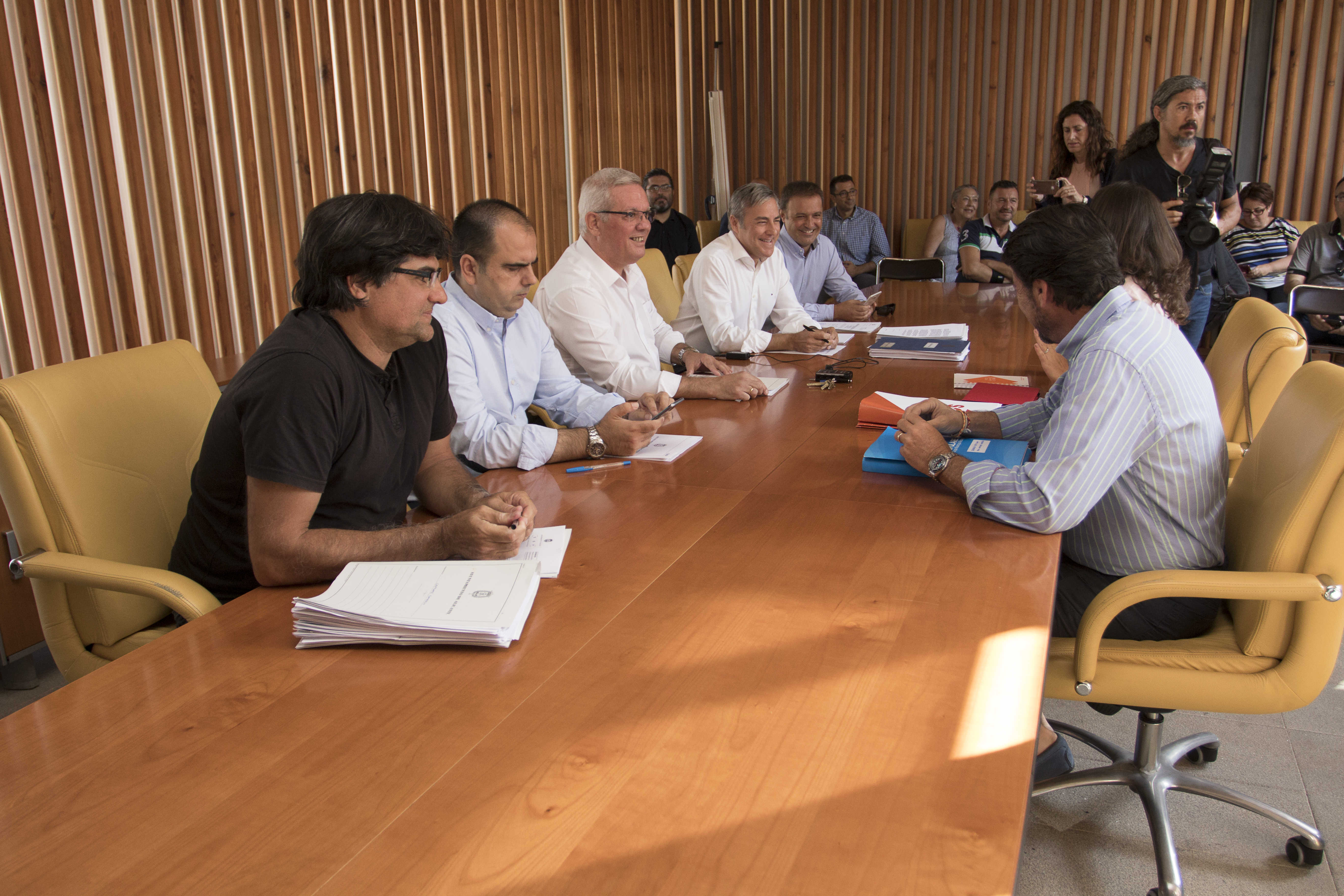 PP, Cs y Guanyar fuerzan el aplazamiento de la comisión de investigación del 'caso Comercio'