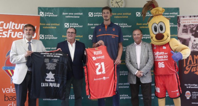 Pleiss estará en Tenerife pese al esguince y Abalde y San Emeterio son duda