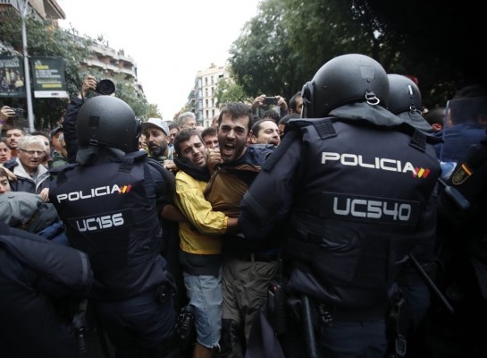 Tímidas disculpas del Gobierno por los heridos en las cargas policiales de Cataluña 