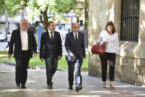 Echávarri y sus asesores niegan ante la jueza que troceasen los contratos bajo sospecha de Comercio