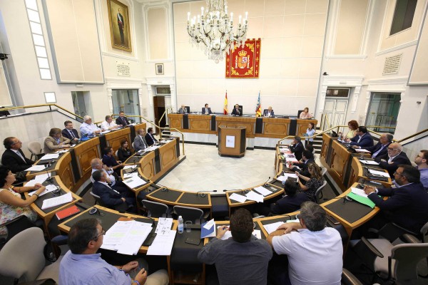 La ausencia de un diputado del PSPV permite a PP y EU retener las ayudas a grupos políticos 