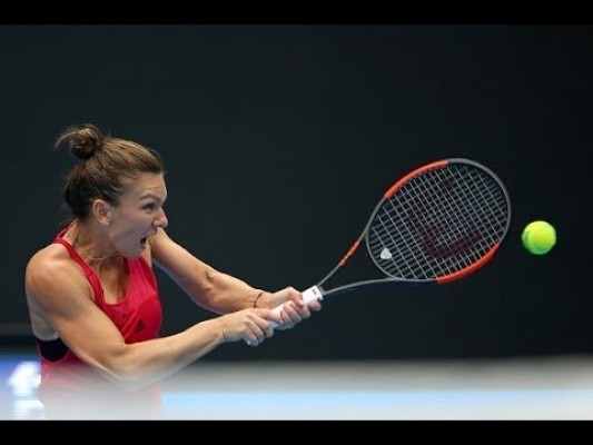 Halep arrebata el número 1 a Muguruza al clasificarse para la final de Pekín