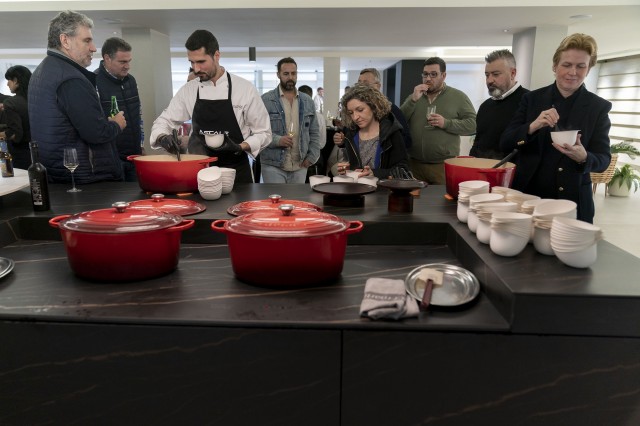 El Consell cambiará la normativa de horarios comerciales y regulará los 'showrooms' y los 'pop ups'