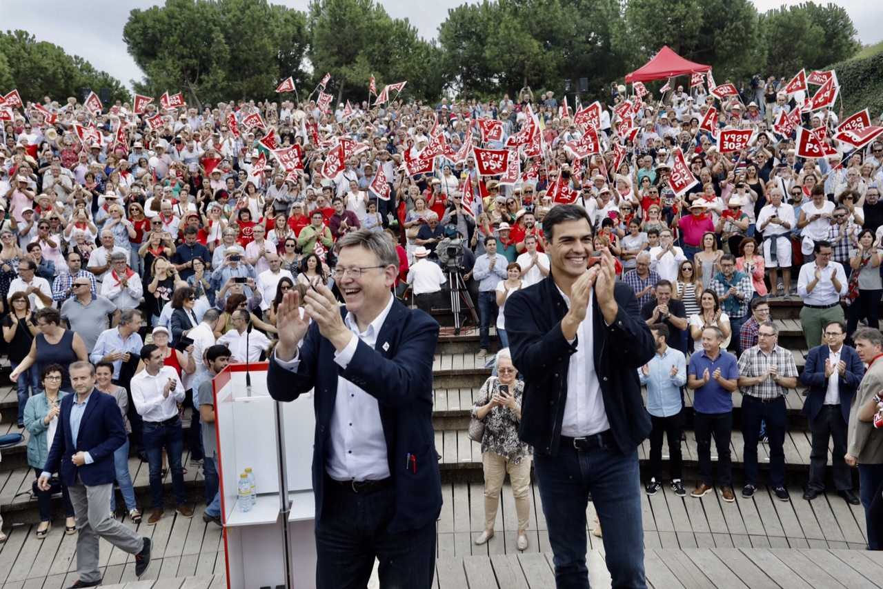 El lío catalán se cuela (también) en la Fiesta de la Rosa: Sánchez pide diálogo y Puig respeto al 9 d'Octubre