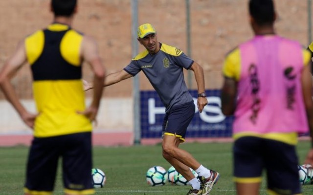 Pako Ayestarán completa su primera semana de trabajo con la UD Las Palmas