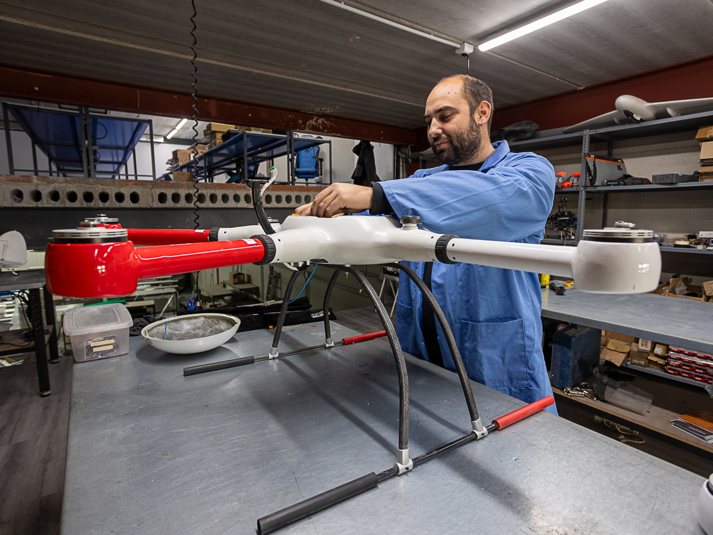 Paso de gigante: la alicantina Embention, primer fabricante de autopilotos para drones que logra certificación de la UE