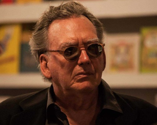 Cincuenta años de relatos fluyen en 'Al entrar en el río', de Óscar Peyrou
