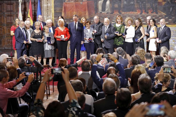 Serrat, Cortina y Herrero: un 9 d’Octubre con protagonismo cultural