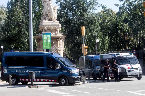Los Mossos blindan el Parlament de Cataluña para evitar incidentes ante la posible declaración de independencia