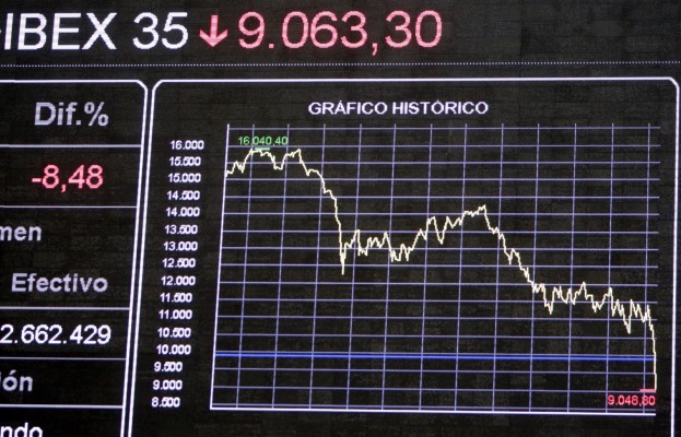 El Ibex 35 trata de recuperar los 9.000 puntos a media sesión