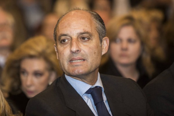 Camps dio instrucciones de firmar 