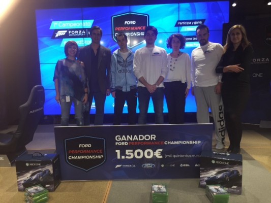 Jesús Sicilia, ganador de la gran carrera virtual 'Ford Performance Championship' al volante del Ford GT
