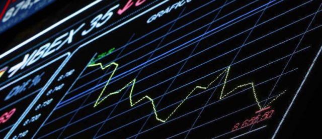 El Ibex 35 cede un 0,9% conteniendo el aliento por Puigdemont