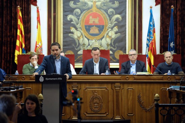 Elche aprueba una rebaja del 7 % del impuesto de vehículos para 2018