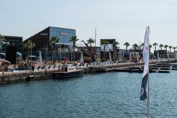 El Race Village de Alicante Puerto de Salida listo
para que empiece la Vuelta al Mundo a Vela
