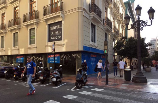 Starbucks sigue la estela a Costa Coffee y desembarca en la Plaza del Ayuntamiento de València 
