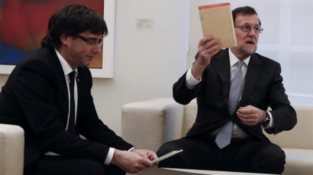 Puigdemont pide una reunión Gobierno-Generalitat para nombrar un mediador