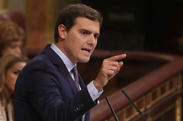 Rivera insiste en elecciones para cambiar interlocutores en Cataluña y, después, reformar la Constitución