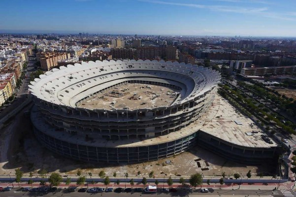 El Valencia CF explica al Ayuntamiento como rebajará el aforo del Nuevo Mestalla