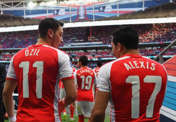 Arsene Wenger no descarta la venta de Alexis y Özil en enero
