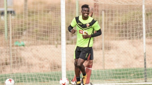 El Elche preparado para un partido físico en el campo del Llagostera