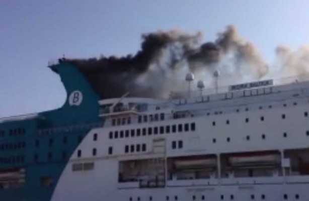 Desalojado un ferri en el puerto de Valencia por un incendio en la sala de máquinas

