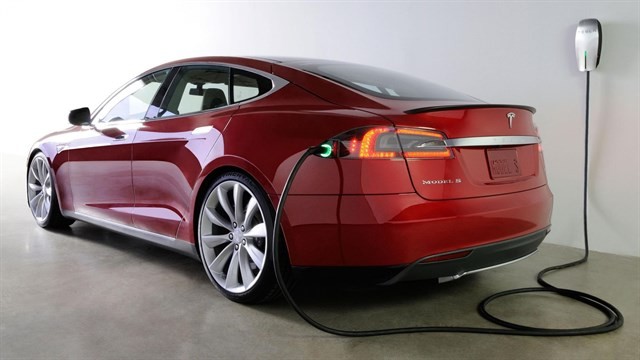 Noruega estudia una 'tasa Tesla' para que los vehículos eléctricos tributen según su peso

