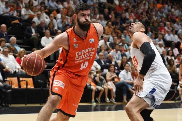El Valencia pone a prueba su madurez y su dureza ante el Real Madrid