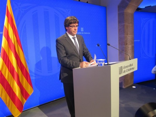Puigdemont no precisa si declaró la independencia y pide una reunión al Gobierno