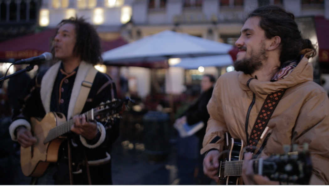 ¿Silencio?, ¡se rueda! El músico callejero valenciano Borja Catanesi, protagonista de un documental por Europa
