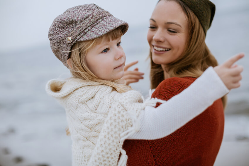 El 51% de las valencianas al frente de una familia monoparental está desempleada o trabaja en la economía sumergida